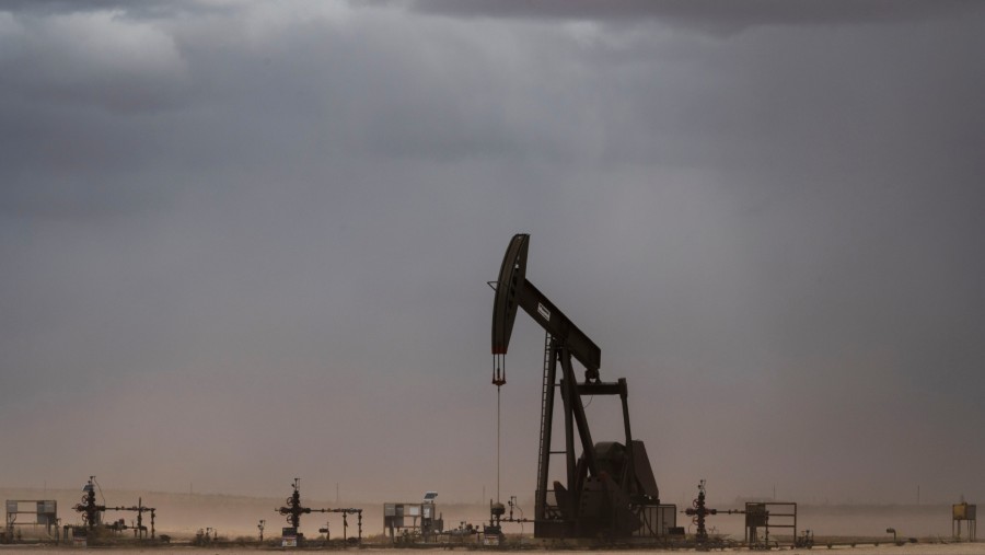 Sebuah pompa minyak di Martin County, Texas. (Fotografer: Justin Hamel/Bloomberg)