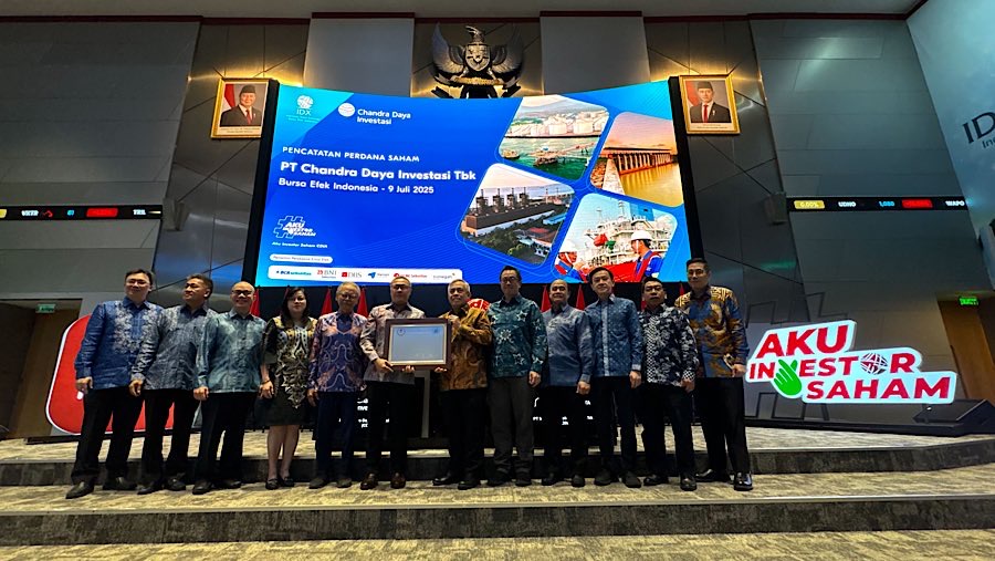 Pencatatan perdana saham PT Chandra Daya Investasi Tbk dengan kode CDIA di BEI, Rabu (9/7/2025). (Bloomberg Tecnoz/Andrean Kristianto)