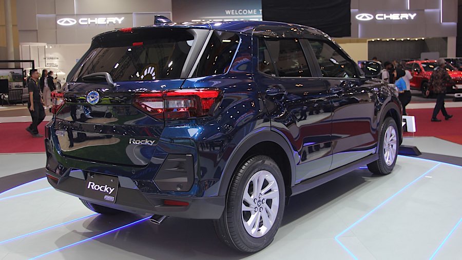 Daihatsu Rocky Hybrid ditampilkan dalam pameran GIIAS 2025 di ICE BSD, Rabu (23/7/2025). (Bloomberg Technoz/Andrean Kristianto)