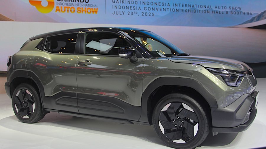 Suzuki e VITARA ditampilkan saat pameran GIIAS 2025 di ICE BSD, Rabu (23/7/2025). (Bloomberg Technoz/Andrean Kristianto)