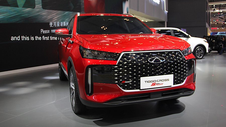 Chery Tiggo Cross Sport dipamerkan dalam ajang pameran otomotif GIIAS 2025 di ICE BSD, Rabu (23/7/2025). (Bloomberg Technoz/Andrean Kristianto)