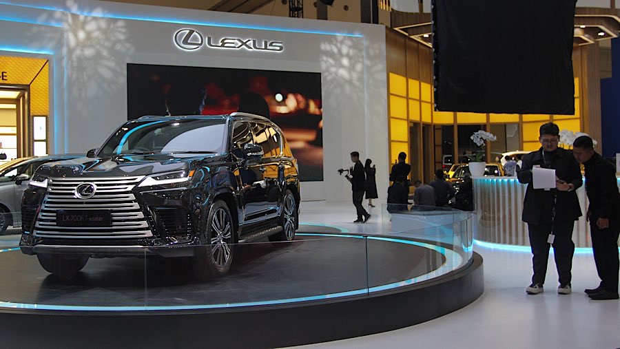 Lexus Indonesia resmi meluncurkan Lexus LX 700h yang mengusung sistem hybrid parallel. (Bloomberg Technoz/Andrean Kristianto)
