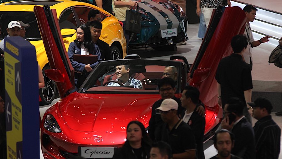 Harga tiket GIIAS 2025 untuk weekdays senilai Rp50 ribu dan tiket weekend senilai Rp 100 ribu. (Bloomberg Technoz/Andrean Kristianto)