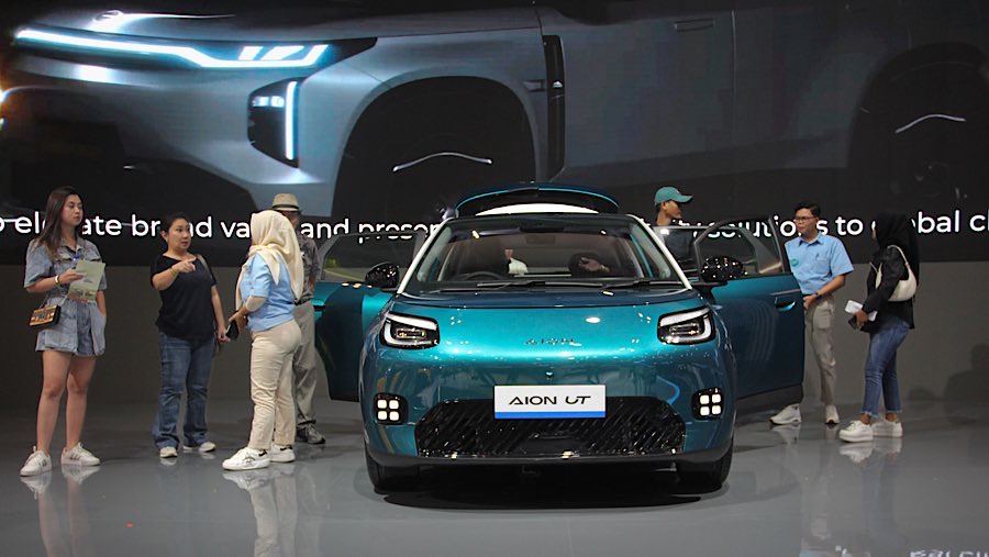 GIIAS 2025 menampilkan 44 merek kendaraan roda empat, 17 merek roda dua, serta lebih 120 industri pendukung. (Bloomberg Technoz/Andrean Kristianto)