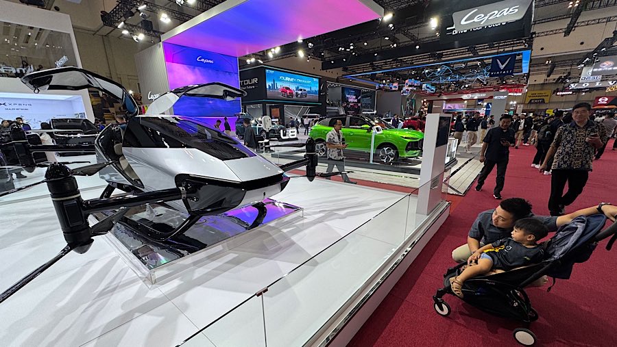 Penyelenggaraan GIIAS tahun ini memasuki edisi ke-32 dengan mengusung tema ‘Empowering the Future’. (Bloomberg Technoz/Andrean Kristianto)