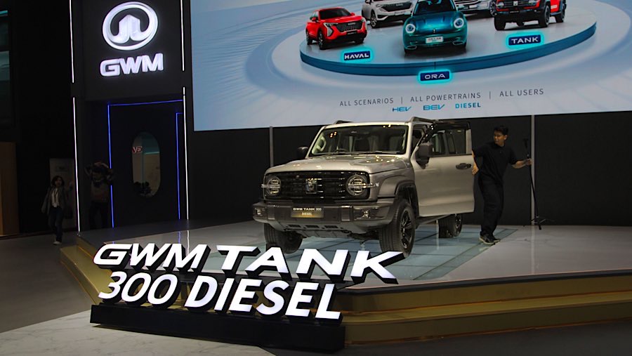 GWM Indonesia membawa SUV Tank 300 versi diesel yang dibanderol untuk varian 4×2  Rp598 juta dan 4×4 Rp658 juta. (Bloomberg Technoz/Andrean)