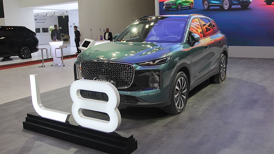 Lepas L8 ditampilkan dalam ajang pameran otomotif GIIAS 2025 di ICE BSD, Kamis (24/7/2025). (Bloomberg Technoz/Andrean Kristianto)