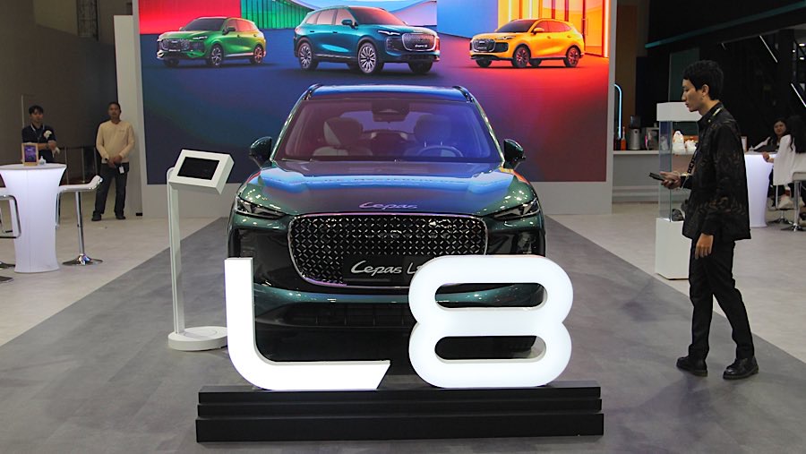 Lepas yang merupakan sub-brand Chery memperkenalkan model perdananya, L8, (Bloomberg Technoz/Andrean Kristianto)