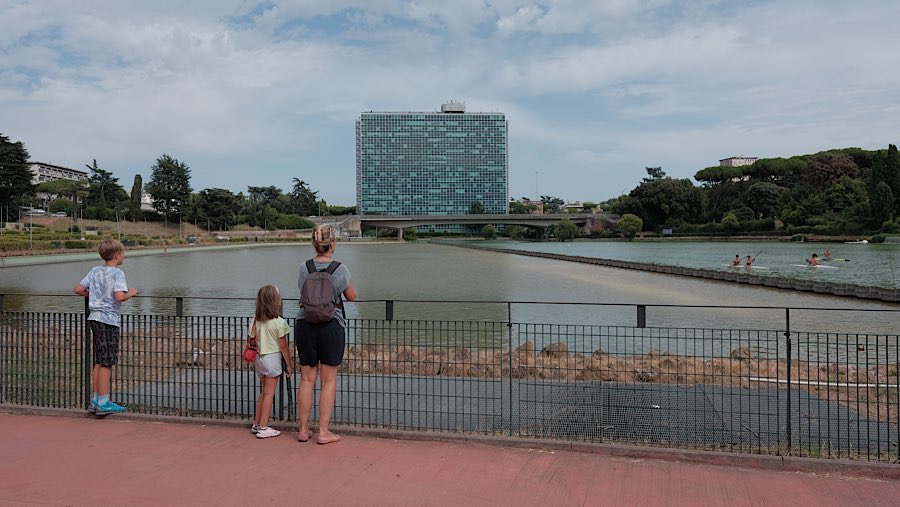 Akuarium Roma di distrik EUR yang telah dibangun selama hampir dua dekade terancam bangkrut jika tidak segera dibuka. 
 (Mattia Bastianelli/Bloomberg)