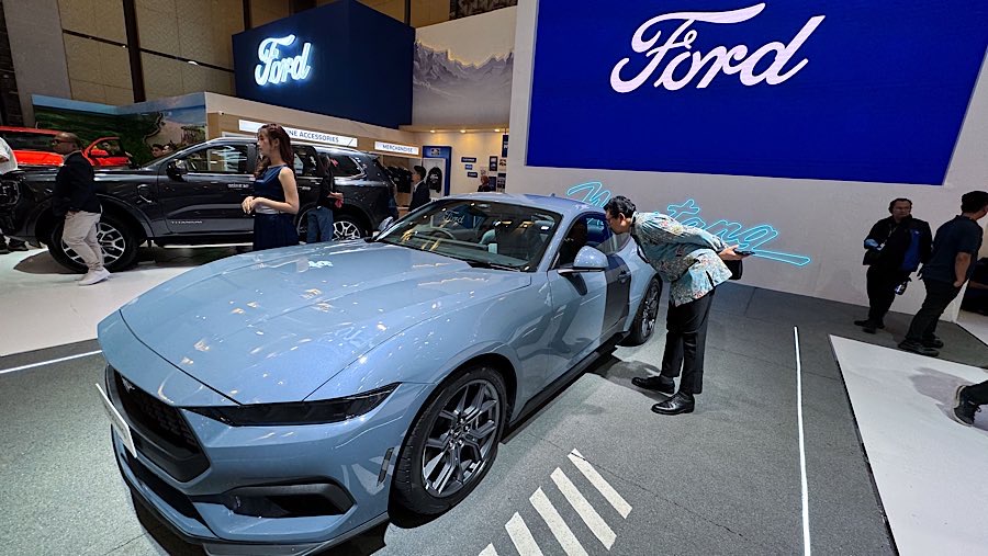 Ford Mustang 2.3 L Ecoboost Fastback meluncur di ajang GIIAS dengan harga Rp 1,964 miliar (OTR Jakarta). (Bloomberg Technoz/Andrean Kristianto)