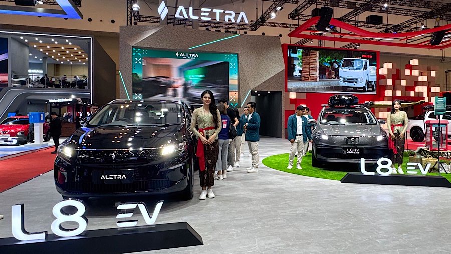 Merek kendaraan listrik asal Indonesia, Aletra, turut tampil dalam ajang GIIAS 2025. (Bloomberg Technoz/Andrean Kristianto)