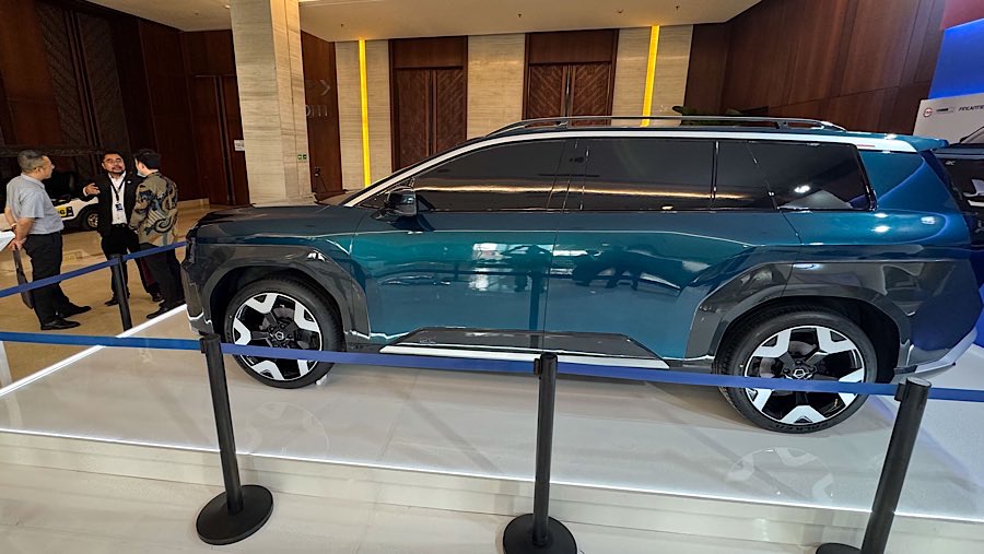 Proyek perdana ini melahirkan sebuah konsep SUV listrik berbasis baterai yang wujudnya ditampilkan dalam bentuk clay (tanah liat) model skala 1:1.