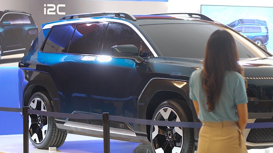Mobil Indonesian Indigenous Car (I2C) saat pameran otomotif GIIAS 2025 di ICE BSD, Kamis (24/7/2025). (Bloomberg Technoz/Andrean Kristianto)