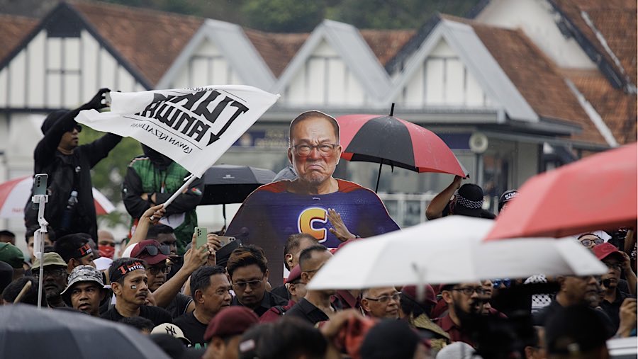 Ini merupakan aksi unjuk rasa besar pertama yang ditujukan kepada Anwar sejak ia menjabat pada 2022. (Samsul Said/Bloomberg)