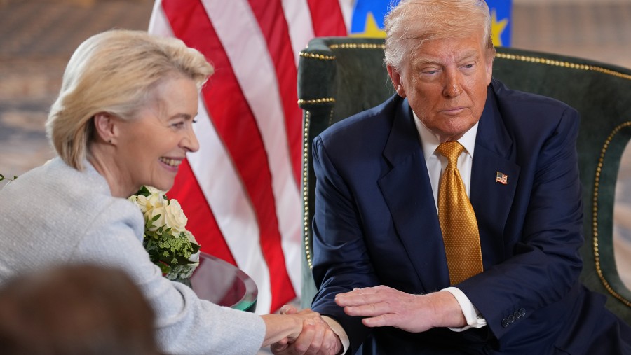 Presiden Komisi Eropa Ursula von der Leyen dan Presiden AS Donald Trump. (Bloomberg)