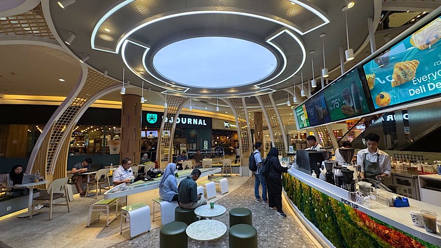 Sektor makanan dan minuman menyangga sekitar 41,2% dari okupansi pusat perbelanjaan di Jakarta pada Semester I-2025. (Bloomberg Technoz/Andrean)