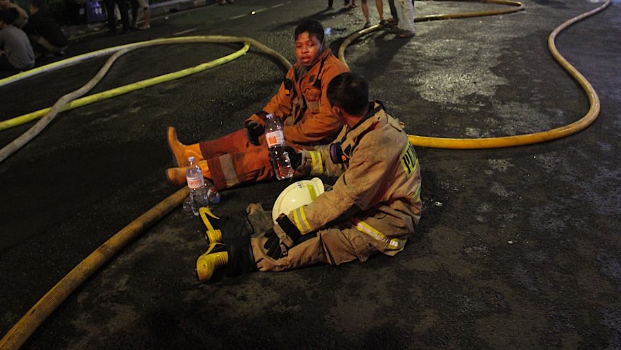 Hinga kini jumlah kerugian akibat kebakaran belum dapat dipastikan. (Bloomberg Technoz/Andrean Kristianto)