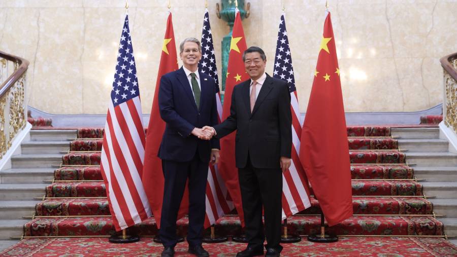 Menteri Keuangan AS Scott Bessent dan Wakil Perdana Menteri China He Lifeng. (Sumber: Bloomberg)