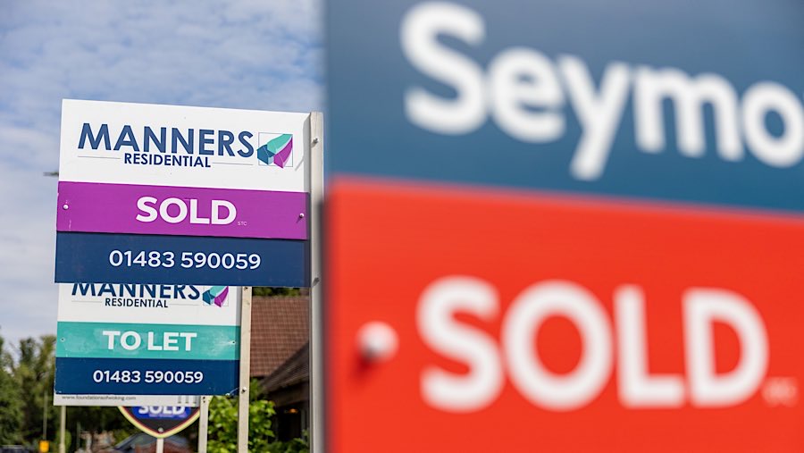 Hal tersebut dikarenakan pasar perumahan terus pulih dari dampak kenaikan pajak di bulan April. (Jason Alden/Bloomberg)