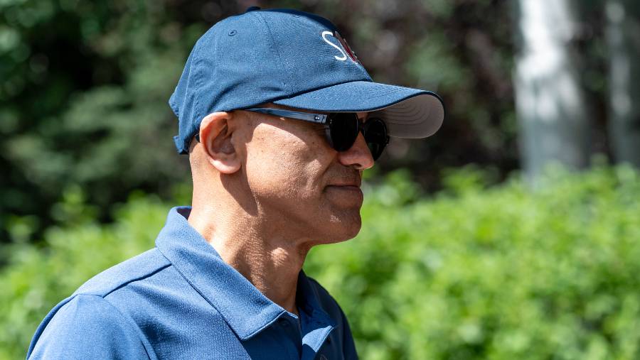 Satya Nadella, CEO Microsoft Corp. saat berada di Allen & Co. Media and Technology Conference di Sun Valley Juli 2025. (David Paul Morris/Bloomberg)