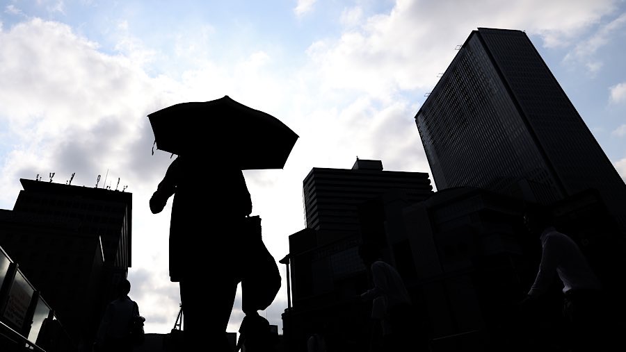 Rekor terbaru ini muncul bersamaan dengan peringatan tsunami di beberapa wilayah negara tersebut akibat gempa Rusia. (Buddhika Weerasinghe/Bloomberg)