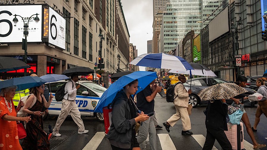 Sebagian wilayah pesisir New Jersey masih dalam status peringatan hingga Kamis malam. (Victor J. Blue/Bloomberg)