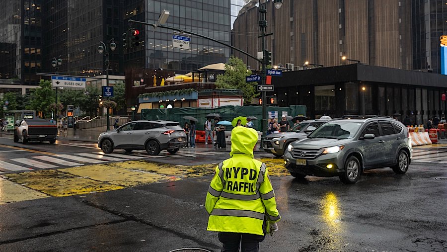 Seluruh peringatan banjir bandang di New York telah dicabut. (Victor J. Blue/Bloomberg)