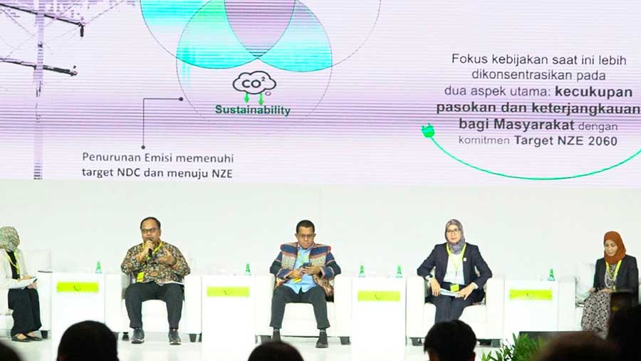 Suasana diskusi panel dalam acara Energi dan Mineral Festival 2025 di Jakarta, Kamis (31/7). (Dok. PLN)