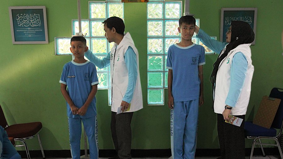 Peluncuran dilaksanakan di 12 sekolah jenjang SD hingga SMA di berbagai wilayah pada hari ini. (Bloomberg Technoz/Andrean Kristianto)