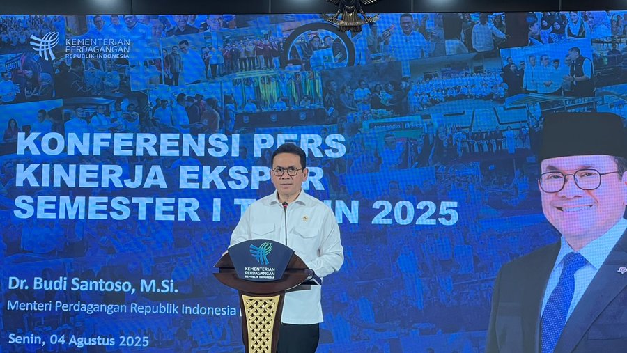 Menteri Perdagangan Budi Santoso dalam Konferensi Pers Kinerja Eksper Semester I-2025 (Bloomberg Technoz/ Mis Fransisca Dewi)