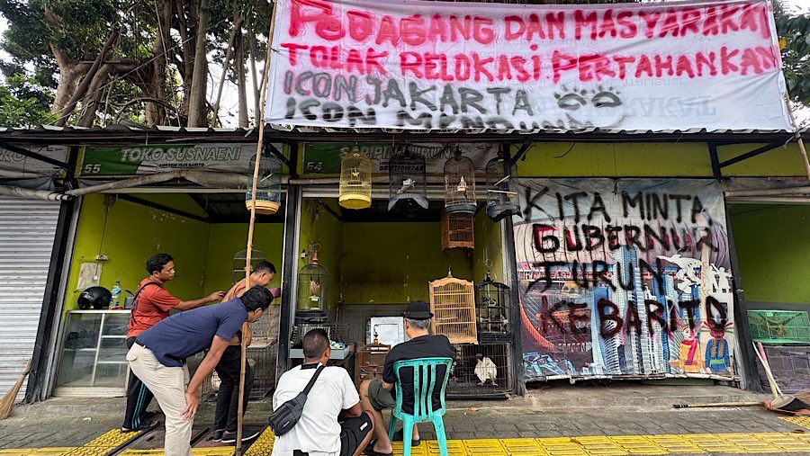 Relokasi tersebut ditolak oleh pedagang karena Pasar Barito dianggap memiliki nilai historis. (Bloomberg Technoz/Andrean Kristianto)