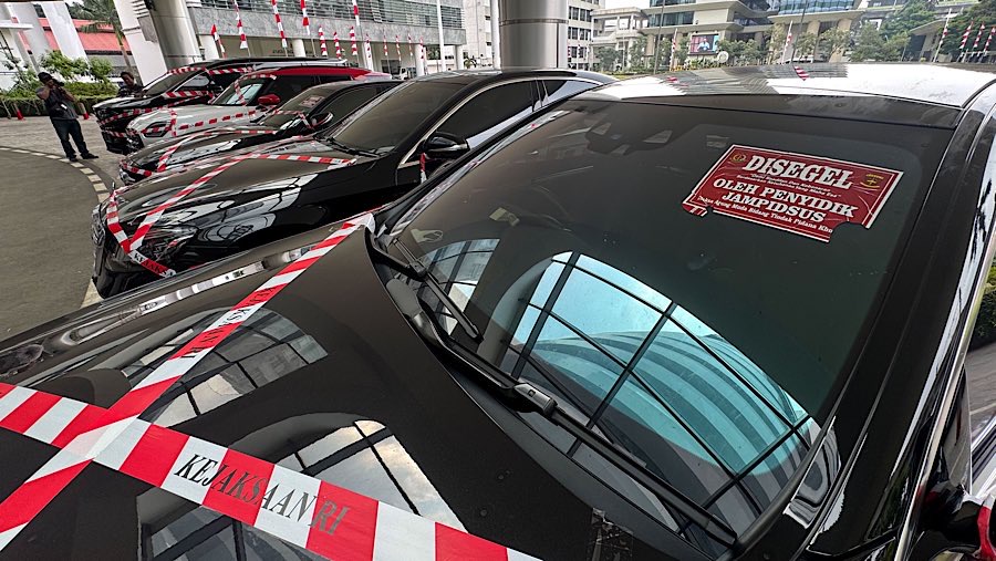 Sejumlah asey yang disamarkan diduga berasal dari hasil tindak pidana korupsi dalam perkara tata kelola minyak mentah di PT Pertamina (Persero).