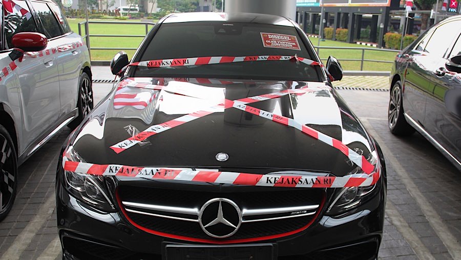 Penyitaan dilakukan dalam rangka upaya pemulihan kerugian negara pada kasus korupsi yang menjerat Riza Chalid. (Bloomberg Technoz/Andrean Kristianto)