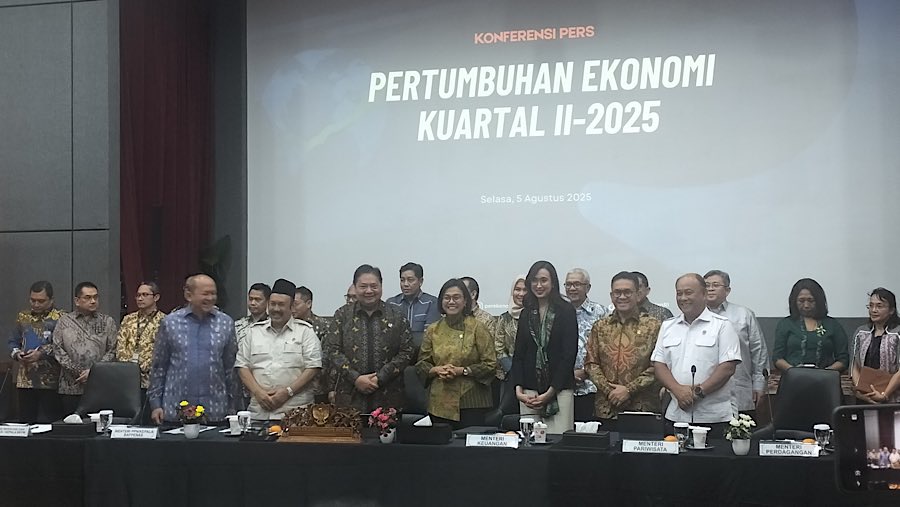 Konfrensi pers Pertumbuhan Ekonomi Kuartal II-2025. (Bloomberg Technoz/Sultan Ibnu Affan)
