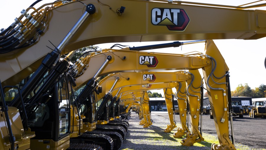 Mesin Caterpillar Inc. dijual di dealer di New York. Fotografer: Angus Mordant/Bloomberg