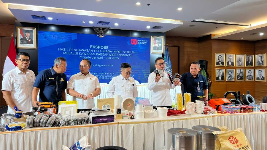 Kementerian Perdagangan mengemankan ribuan barang impor ilegal. (Bloomberg Technoz/Mis Fransiska)