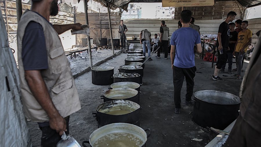 Konsumsi makanan di Gaza telah anjlok sejak Mei, dengan 39% warga dilaporkan tidak makan selama beberapa hari, (Ahmad Salem/Bloomberg)