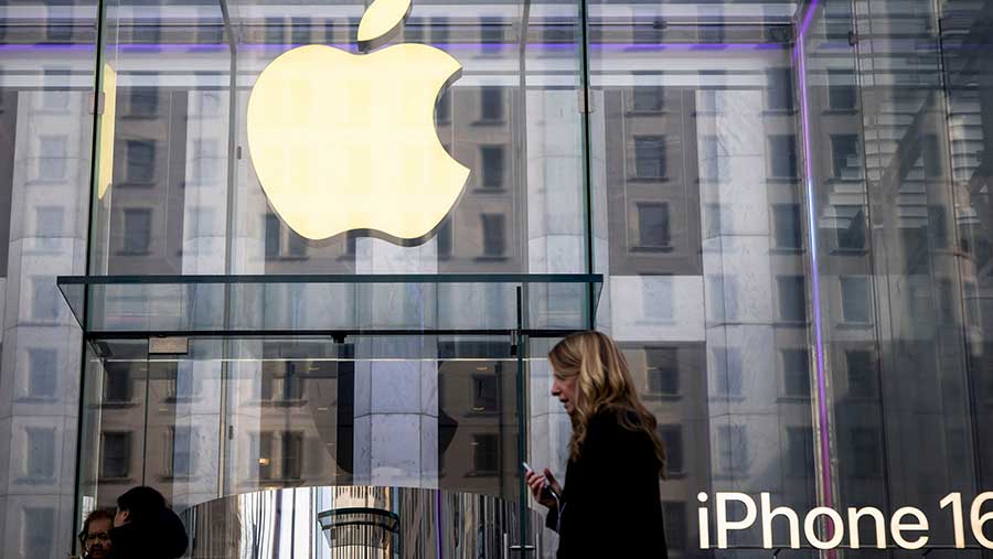 Apple Umumkan Investasi AS Sebesar $100 Miliar Jelang Acara Trump (Bloomberg)