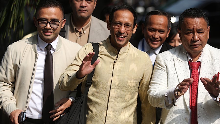 Eks Mendikbudristek Nadiem Makarim tiba untuk pemeriksaan pengadaan Google Cloud di Gedung KPK, Rabu (7/8/2025) (Bloomberg Technoz/Andrean Kristianto)