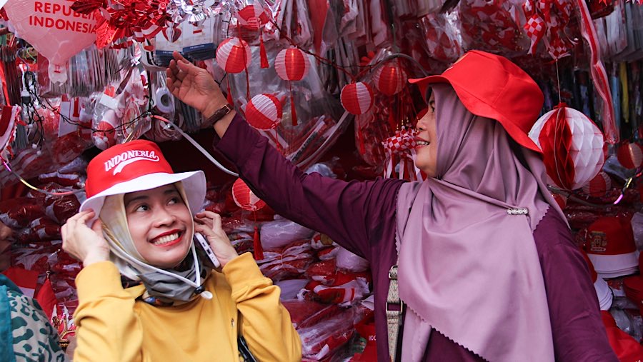 Harga yang ditawarkan bervariatir dari puluhan ribu hingga ratusan ribu rupiah. (Bloomberg Technoz/Andrean Kristianto)