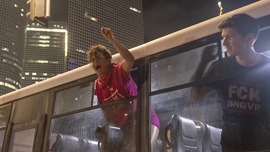 Survei opini publik menunjukkan mayoritas besar warga Israel mendukung penghentian perang demi pembebasan 50 sandera. (Kobi Wolf/Bloomberg)