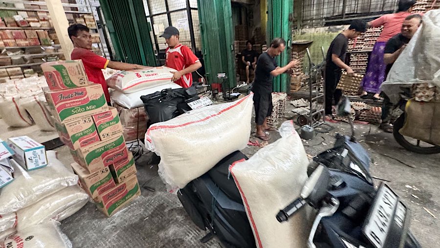 Tingginya harga beras diklaim karena stok gabah di lapangan sangat terbatas. (Bloomberg Technoz/Andrean Kristianto)