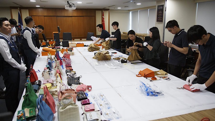 Pihak berwenang sebelumnya telah memulai proses penjualan aset yang disita berjumlah sekitar Sin$2,79 miliar. (Ore Huiying/Bloomberg)