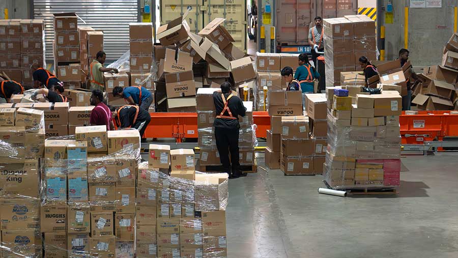 Fasilitas sortir SPX Sea di Singapura (Aparna Nori/Bloomberg)