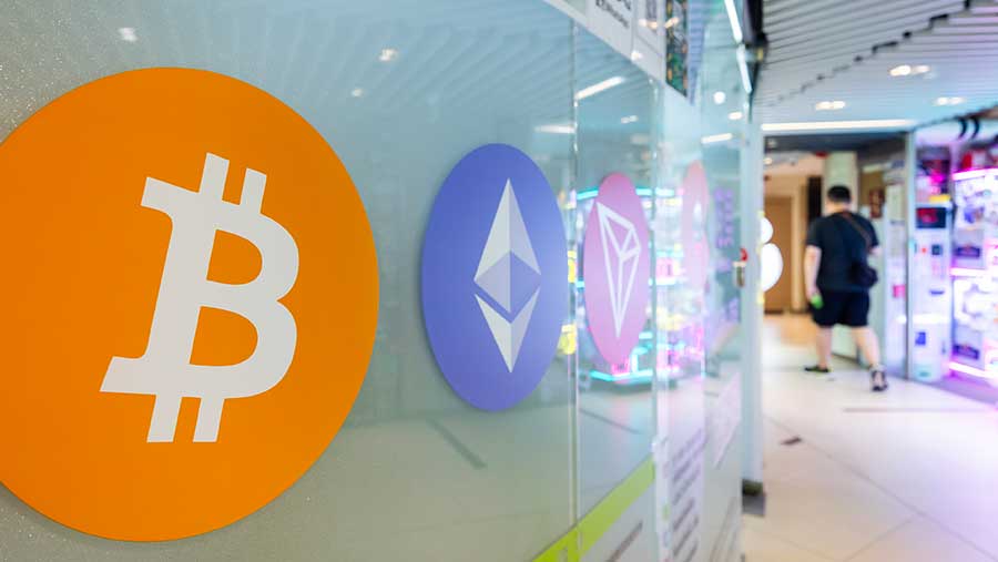 Ilustrasi Bitcoin dan Ethereum. (Paul Yeung/Bloomberg)