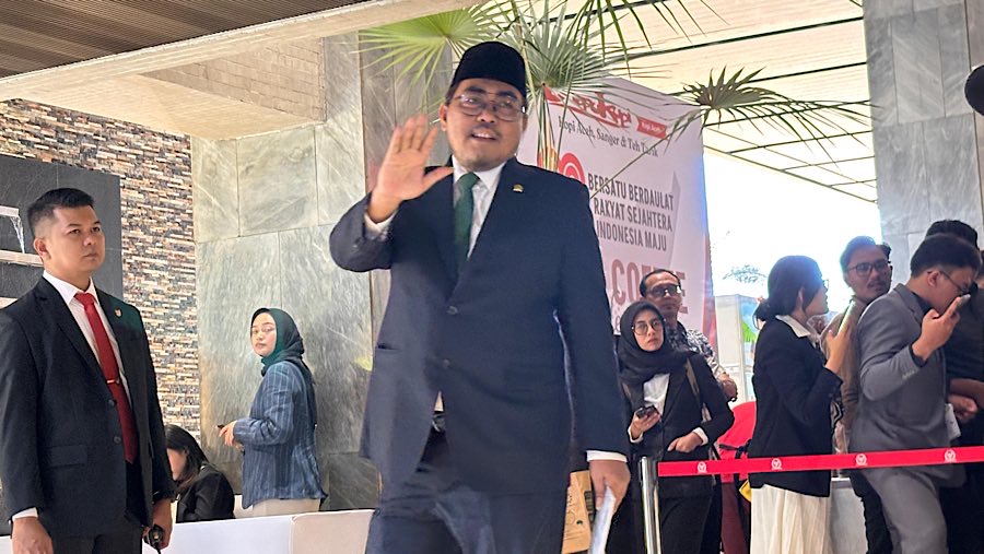 Wakil Ketua Umum PKB Jazilul Fawaid tiba untjk mengikuti sidang tahunan MPR di Gedung DPR/MPR, Jumat (15/8/2025). (Bloomberg Technoz/Sultan Ibnu Affan