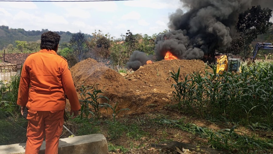 Kebakaran di sumur minyak di Dusun Gendono, Desa Gandu, Kecamatan Bogorejo, Blora, Jawa Tengah, Senin (18/8/2025)./dok. BPBD Blora