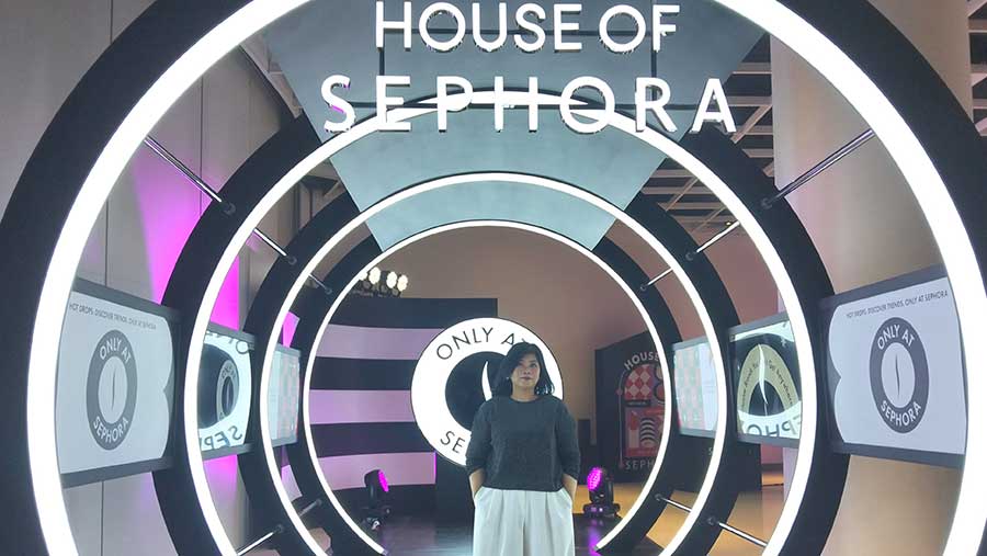 GM, Sephora Indonesia, Selvi Kosasih, di Ciputra Artpreneur, Selasa (19/08). (Bloomberg Technoz/Dinda Decembria)
