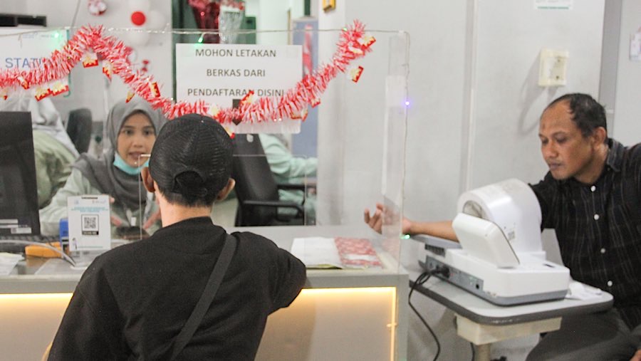 Kenaikan tersebut alasan menjaga ketahanan Dana Jaminan Sosial (DJS) Kesehatan yang mulai tertekan oleh tren kenaikan klaim. (Bloomberg Technoz/Andre)