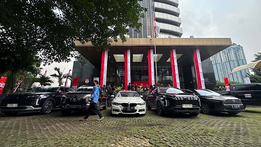 KPK memiliki waktu 1 x 24 jam untuk menentukan status dari pihak-pihak yang telah ditangkap tersebut. (Bloomberg Technoz/Andrean Kristianto)